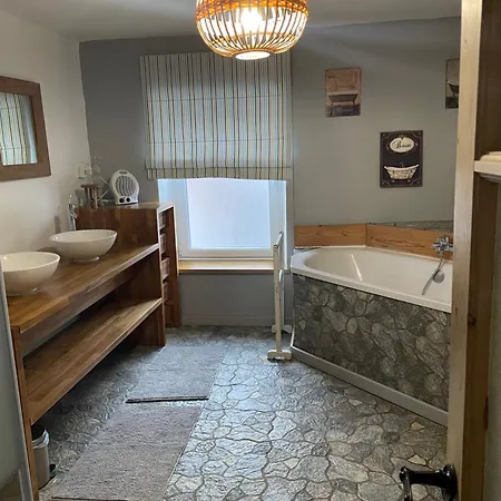 度假居 Les Lavandes De *